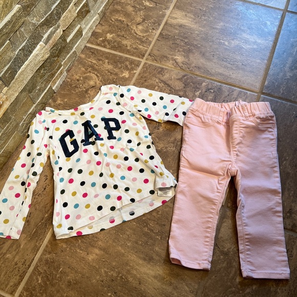 2t Baby Gap Outfit - Picture 2 of 4